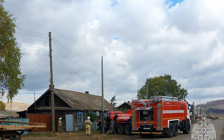 В Боградском районе 16-летний подросток доигрался с жидкостью для розжига 