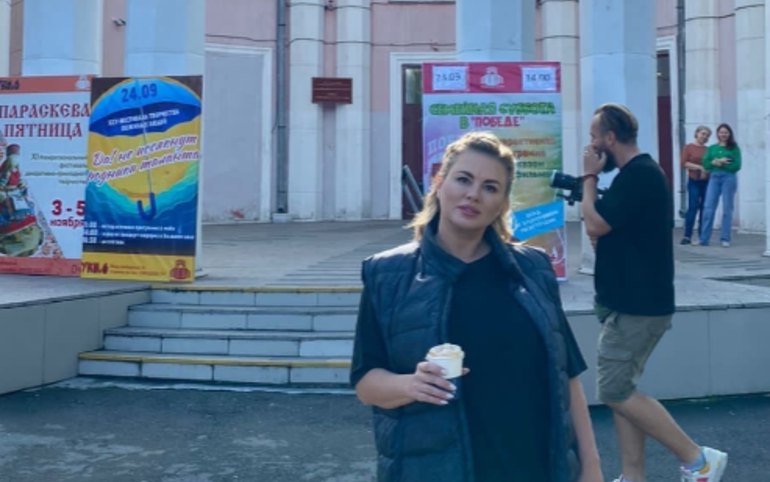Анну Семенович заметили в Абакане