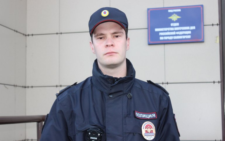 В Черемушках на мосту через Енисей спасли женщину. Та сопротивлялась 
