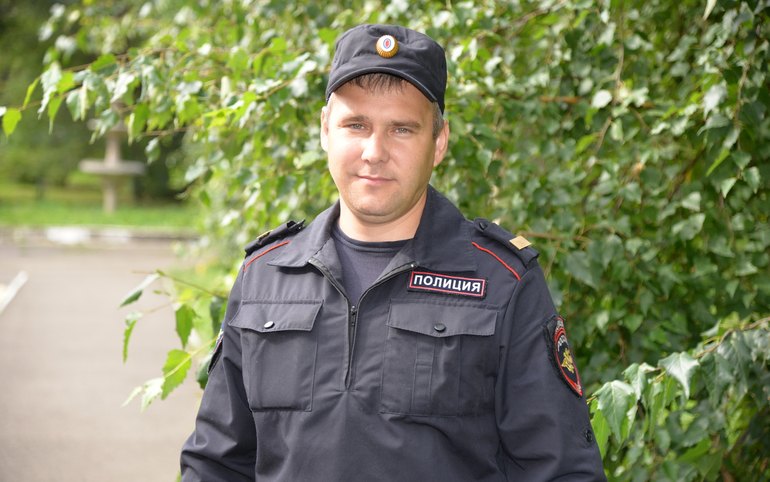 Абаканский полицейский спас девушку на Коммунальном мосту
