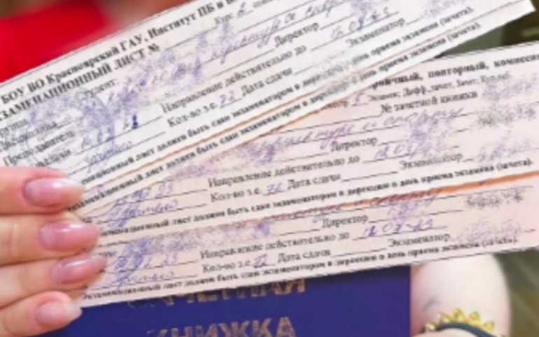 Красноярский физрук ставил зачеты за виски и деньги 