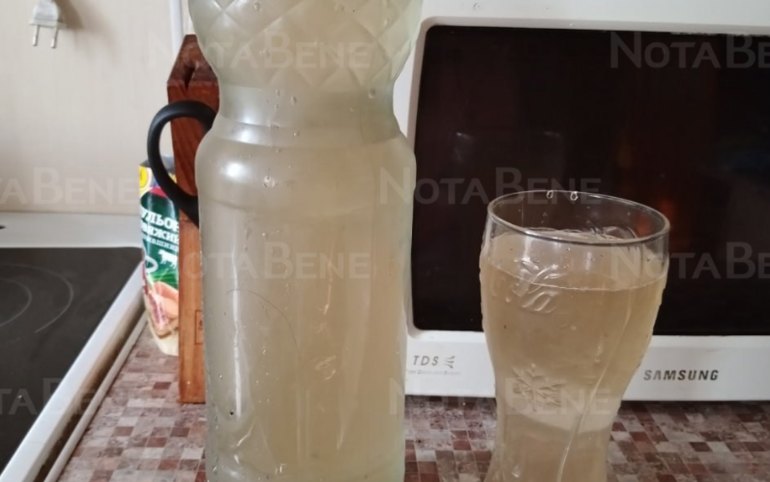 Черногорцы жалуются на мутную воду. Водоканал говорит, она безопасна 