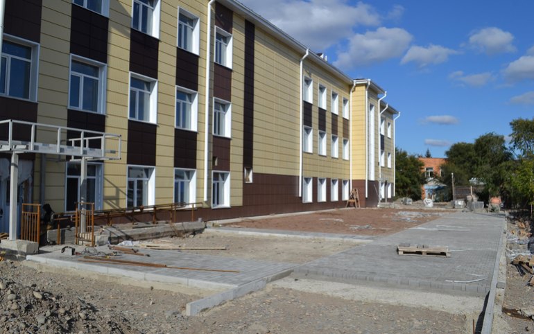 Детскую поликлинику в Аскизе строят с опережением. Она готова на 85% 