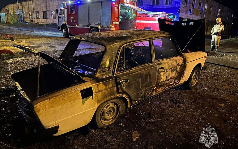 В Абакане очевидцы вытащили мужчину из горящей машины 