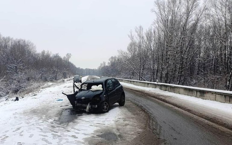 Водитель в коме: иномарки столкнулись на Восточной дамбе 