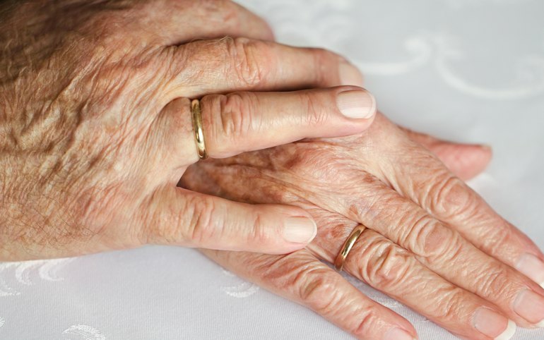 Жительница Хакасии сыграла свадьбу в 82 года 