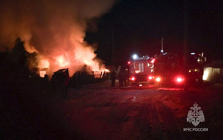 Увезли с ожогами: в Аскизе дом горел из-за самодельного обогревателя 