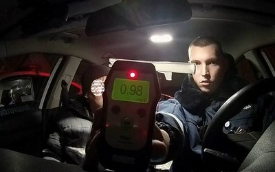 Пьяный водитель посадил за руль нетрезвого приятеля в Хакасии 