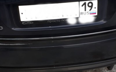 Просто по**й: могут ли наказать за надписи и наклейки с матом на машине?