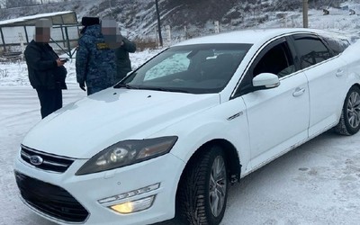 Ford 25-летней абаканской гонщицы арестовали за штрафы 