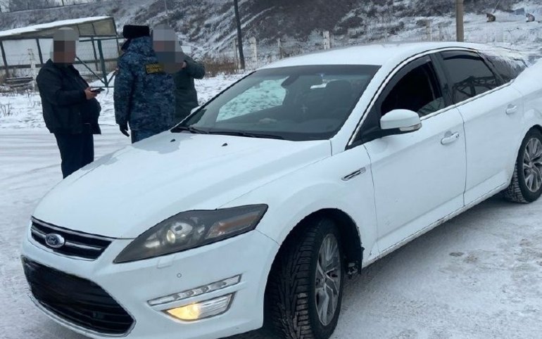Ford 25-летней абаканской гонщицы арестовали за штрафы 