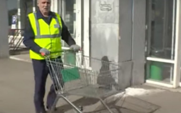 Парковщик тележек в Абакане вновь спас жертву мошенников