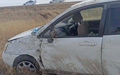 В салоне был ребенок в автолюльке: иномарка слетела в кювет в Усть-Абаканском районе