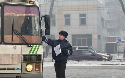 Госавтоинспекция Абакана проверяет автобусы 