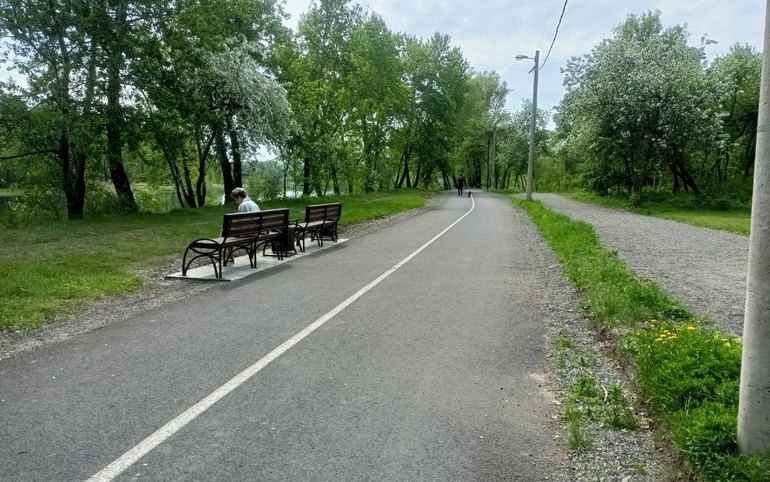 Видовые скамейки появились в абаканской зоне отдыха 