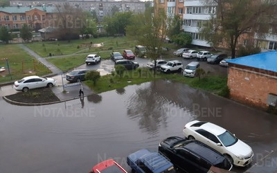 На «океан» во дворе и в подвале жалуются жители Аскизской в Абакане  