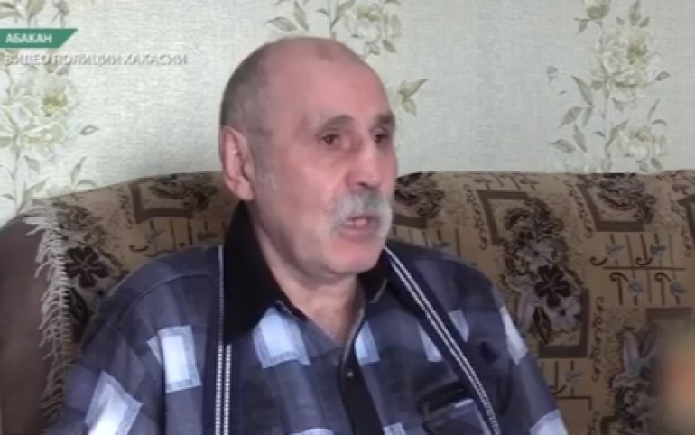 Парковщик тележек в абаканском гипермаркете вновь спас жертву мошенников