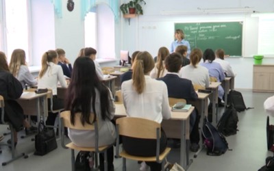 Медсестры, учителя и рабочие реже остальных меняют работу 