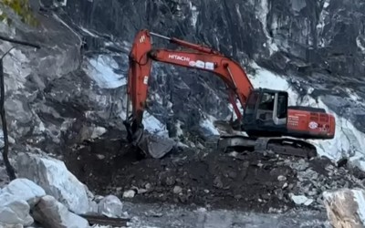 Фотозоны и дорожки: «Мраморку» под Саяногорском обновляют 