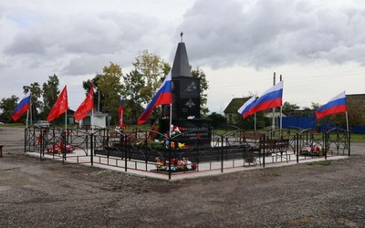 Мемориал односельчанам-воинам обновили в Новомихайловке 