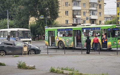 Автобус и троллейбус столкнулись на Щетинкина-Кирова в Абакане 