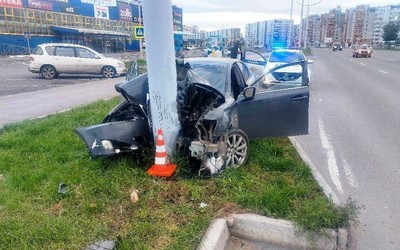 Бесправник на Lexus врезался в столб на Некрасова 