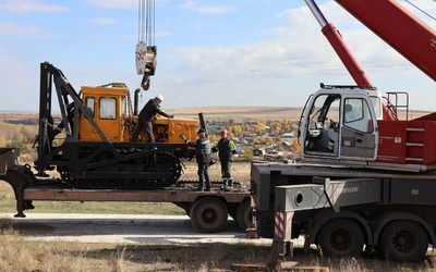 Буровой станок стоит на горе Изых