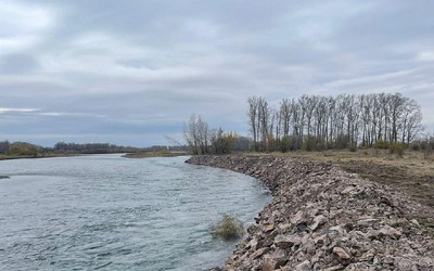 Берег в районе Южной дамбы в Абакане укрепили 