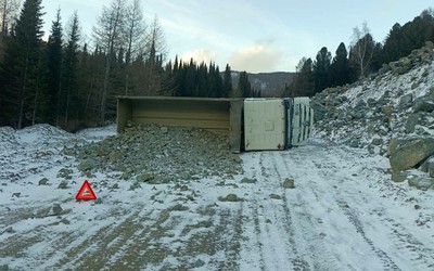 В Абакане сбили 15-летнюю школьницу, а в Ширинском районе опрокинулся грузовик 