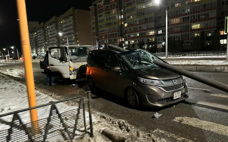 Труба вылетела из грузовика и пробила легковушку в Сосновоборске