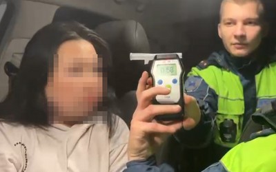 17-летнюю пьяную девушку за рулем поймали в Саяногорске 