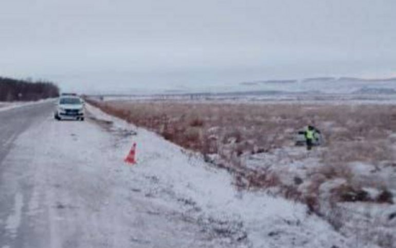 По трассе в Краснотуранск перевернулась на машине женщина с ребёнком