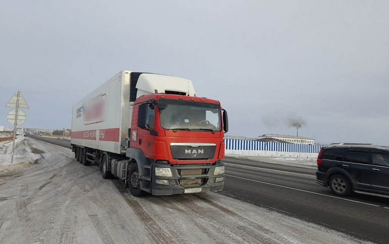 Пьяный дальнобойщик попался автополиции в Хакасии 