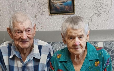 Неразлучны 75 лет: супруги из Хакасии отметили коронную годовщину свадьбы