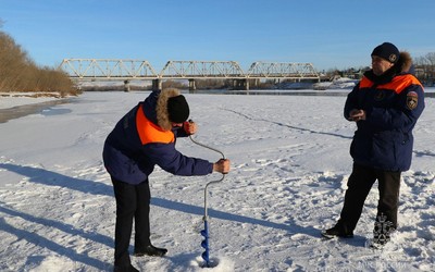 Толщина льда на водоемах в Хакасии, в среднем, от 35 до 50 см