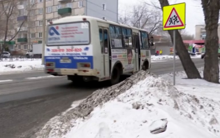 Водитель автобуса поверил мошенникам и вовлек в схему кондуктора в Абакане