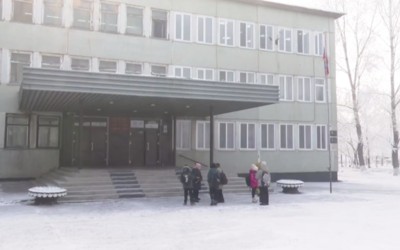 После жалоб учеников на тараканов Роспотребнадзор проверит черногорскую школу №20 