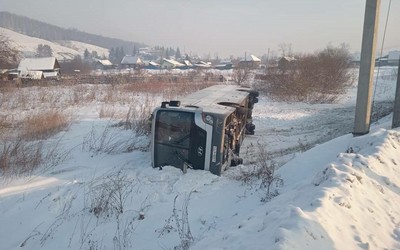 Рейсовый автобус Кызыл-Красноярск с пассажирами перевернулся в Балахте