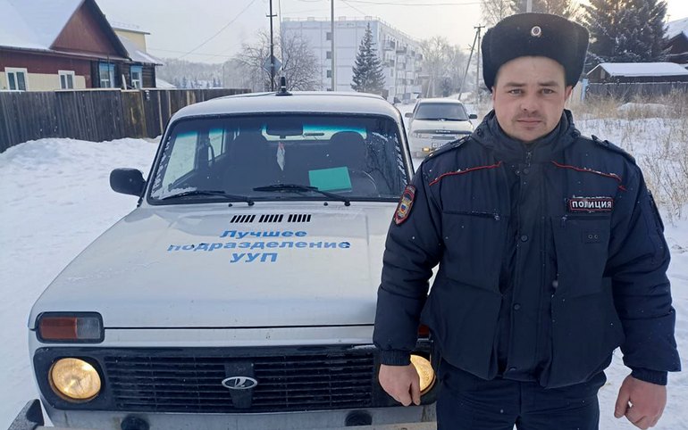 Свора собак напала на школьника в Сорске. Мальчика покусали, он отбивался портфелем 