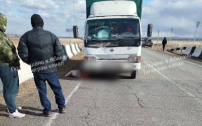 Женщина выскочила под грузовик на Аскизском тракте. Она погибла 