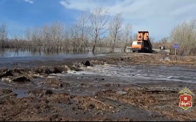 Перелив талых вод в Бейском районе, на 6-м км грунтовой дороги Куйбышево – Койбалы