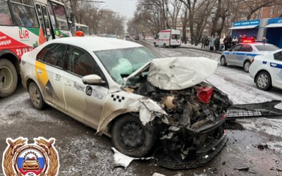 Пострадали двое: подробности вчерашнего ДТП с автобусом и такси на Пушкина