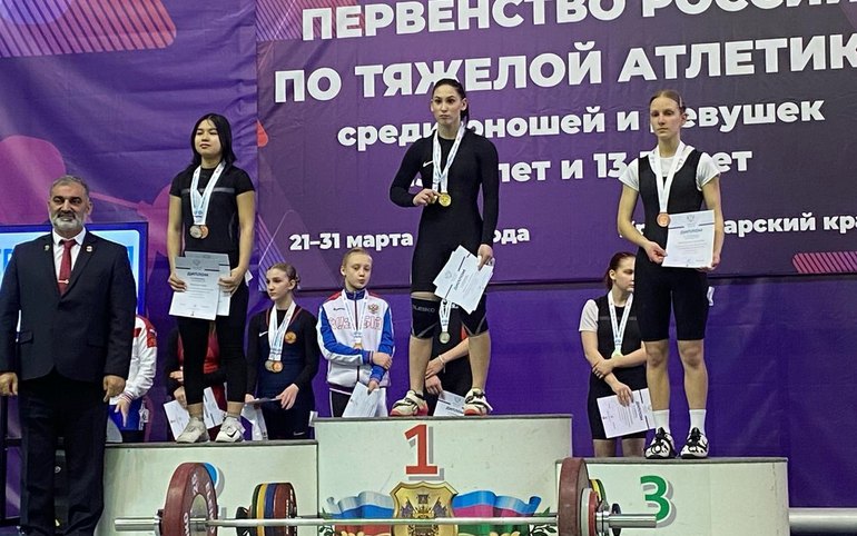Татьяна Бастаева из Хакасии взяла серебро первенства России по тяжёлой атлетике