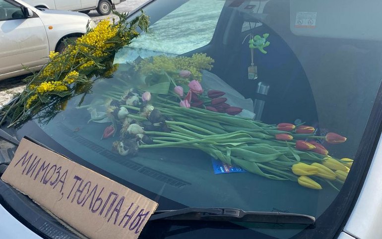 Первые уличные торговцы тюльпанами вышли в Абакане