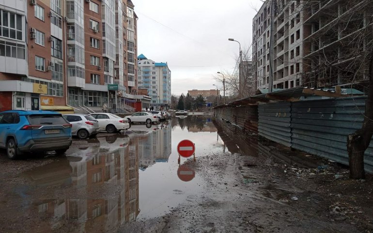 1 334 кубометра дождевых и талых вод откачали в Абакане 