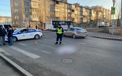 Мусоровоз сбил мать с 10-летним ребенком в Красноярске. Они погибли 