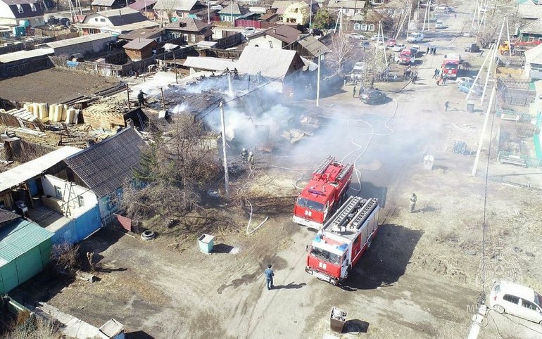 Пожар повышенного ранга на Островной тушили силами всего Абаканского гарнизона