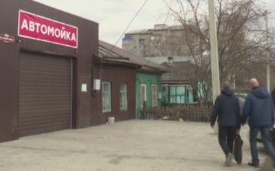 Незаконную автомойку на Тельмана в Абакане закрыли