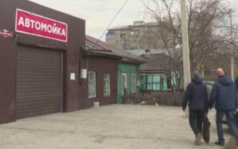 Незаконную автомойку на Тельмана в Абакане закрыли