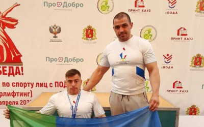 Серебро чемпионата России по пауэрлифтингу завоевал Владислав Лаврухин из Саяногорска